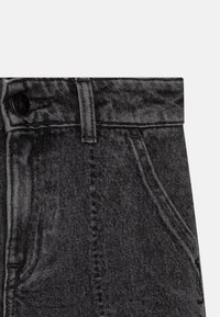 Calvin Klein Jeans SKATER - Jeans a sigaretta - authentic grey
