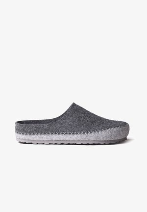 Pantofola grigia in feltro, con punta arrotondata, suola grigia chiara a contrasto e cuciture decorative lungo il bordo. Texture morbida in tutta la pantofola.