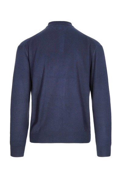 Maglione a coste di un blu navy, maniche lunghe, senza colletto, presenta un tessuto testurizzato. Design semplice con una vestibilità rilassata e senza decorazioni.