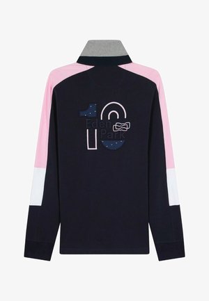 Polo à manches longues marine avec des manches roses et blanches. Présente un grand '16' et le logo "Eden Park" dans des couleurs contrastées au dos.
