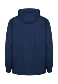 Veste imperméable bleu marine avec capuche, manches longues et poignets élastiques, vue de dos sur fond blanc.
