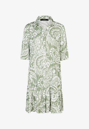 Robe boutonnée longueur genou à imprimé cachemire floral vert et blanc, avec manches courtes et col ouvert.