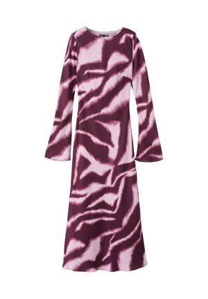 Vestido de manga larga con puños acampanados, con un patrón abstracto de cebra en tonos rosa y burdeos y un escote redondo.