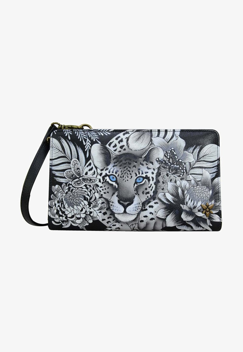 Zwarte portemonnee met een luipaardmotief omringd door bloemillustraties. Het ontwerp bevat blauwe ogen en gouden hardwareaccenten.