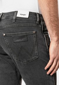 Wrangler - Jeansy Slim Fit