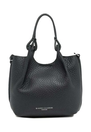 Borsa a tracolla in pelle nera con texture, dotata di doppio manico, dalla forma leggermente morbida, con la scritta "GIANNI CHIARINI FIRENZE" stampata in bianco sul davanti.
