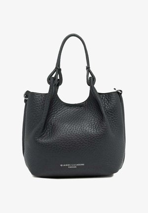 Sac en cuir noir texturé avec doubles poignées, une forme légèrement coulante, et "GIANNI CHIARINI FIRENZE" imprimé en blanc sur le devant.