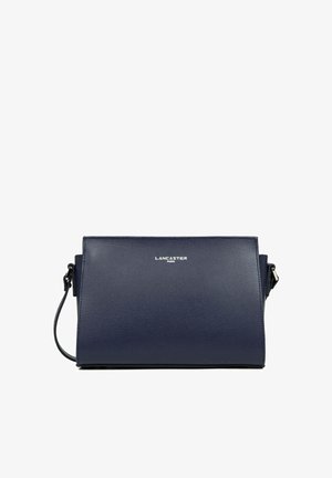 Borsa a tracolla in pelle blu navy con finitura testurizzata, forma rettangolare e tracolla regolabile. Presenta il logo del marchio in argento sul fronte.