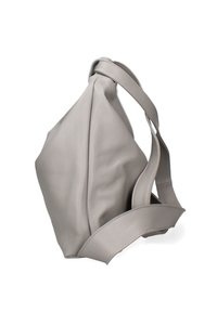 Grijze leren schoudertas met een unieke vorm, voorzien van een brede hengsel en een soepele textuur. Een elegante, minimalistische uitstraling zonder hardware.