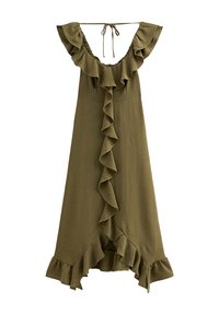 Vestido verde olivo hecho de una tela ligera, con mangas rizadas y un detalle de volantes en el frente, y un dobladillo asimétrico.