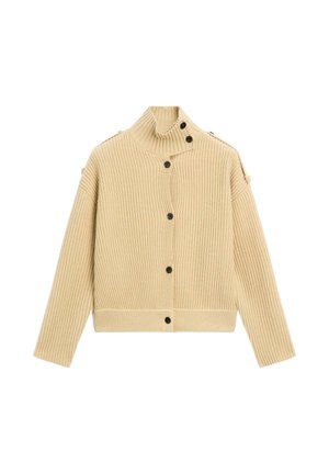 Beige gerippter Strickcardigan mit hohem Kragen, vier schwarzen Knöpfen und langen Ärmeln. Akzentuiert mit einem strukturierten Muster auf dem Stoff.