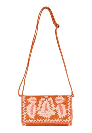 Oranje schoudertas met roze bloemrijke borduursels en lange verstelbare riem, rechthoekige vorm met flapsluiting.