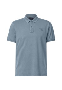 Ljusblå piké skjorta i bomull, med en tre-knappsknäppning och korta ärmar med kontrasterande fåll. Litet logotyp på bröstet.