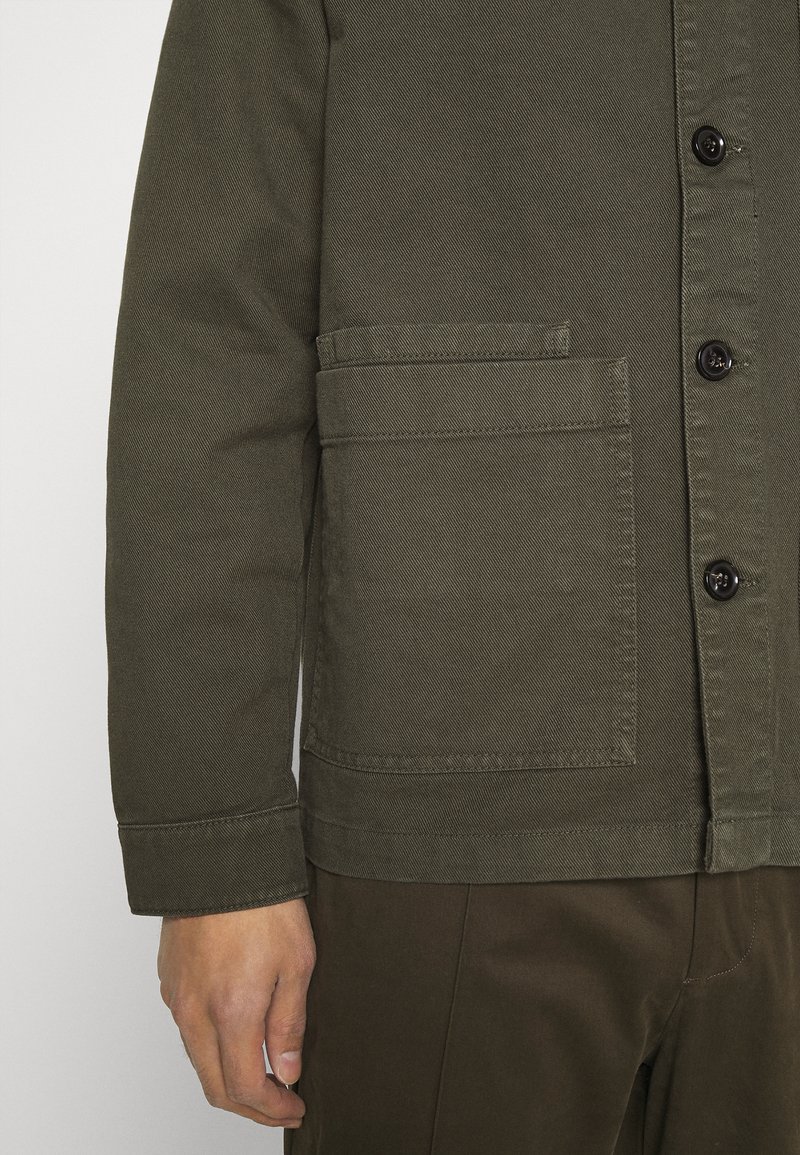 Herren T-shirts & Polos | J.LINDEBERG WORK OVERSHIRT Hemd seaweed green/dunkelgrün - UP06390 Herren T-shirts & Polos | J.LINDEBERG WORK OVERSHIRT Hemd seaweed green/dunkelgrün - UP06390
