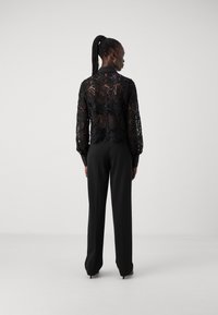 Vero Moda Tall VMEDA SHORT BOW SHIRT  - Pusero - black