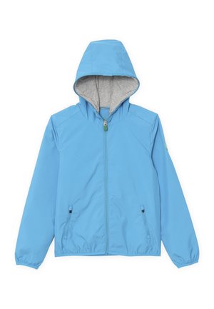 Giacca con cappuccio blu chiaro con interno grigio, chiusura con zip davanti, due tasche laterali, polsini elasticizzati e tessuto liscio e resistente all'acqua.