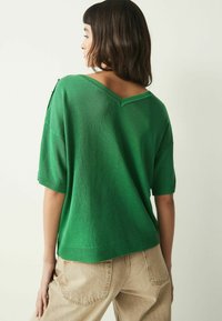Next V-NECK GEM - T-shirts print - bright green shell