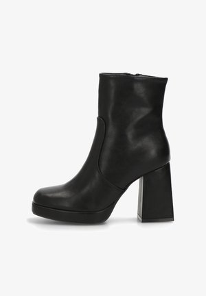 Botín negro de tobillo hecho de cuero suave, con un chunky tacón cuadrado, punta redondeada y cremallera lateral para el cierre.