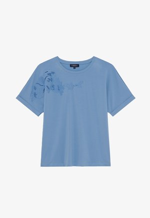 Blauw T-shirt met korte mouwen van zachte katoen, met bloem borduurwerk aan de linkerkant en een ronde halslijn.