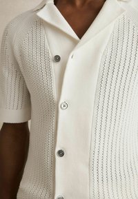 Reiss REGULAR FIT -  TEXTURED CUBAN-COLLAR - Hemd - white