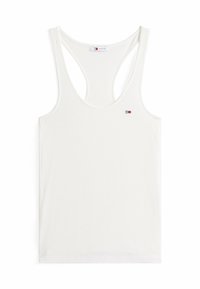Canottiera bianca a costine con ampio design a racerback, caratterizzata da un piccolo logo rosso, bianco e blu sul lato sinistro del petto.