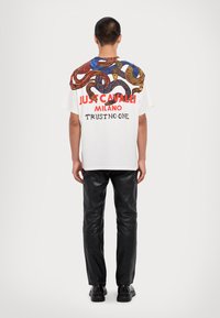 Just Cavalli FULL SNAKE - T-shirts med print - white