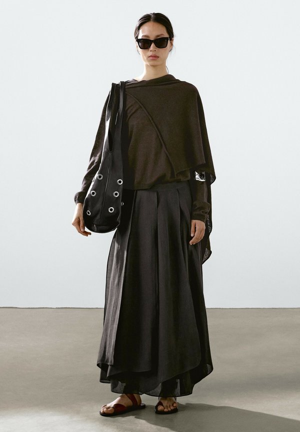 WITH SCARF DETAIL - Strickpullover