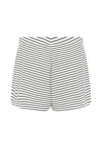 Short blanc avec fines rayures horizontales noires et une ceinture élastique, à plat sur fond blanc.