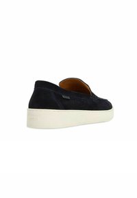 Navy suede instapper met een ronde neus, een witte platformzool en een subtiele merkdetail aan de zijkant. Gladde binnenvoering zichtbaar.