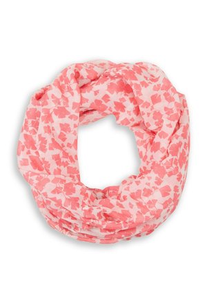 Lichtroze infinity-sjaal met koraalrode bloemmotieven, lichtgewicht en zacht in een cirkelvorm gedraaid op een witte achtergrond.