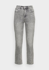 Grijze spijkerbroek met een hoge taille, rechte pijpen en een vervaagde textuur. Voorzien van vijf zakken en een metalen knoopsluiting.