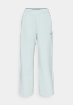 Svetlozelené široké tepláky s elastickým pásom, mäkkou textúrou a malým vyrazeným logom na ľavej strane.