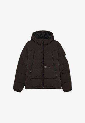 Schwarze wattierte Kapuzenjacke mit zwei vertikalen Reißverschlusstaschen auf der Brust, zentralem Reißverschluss und weißem Aufdruck vorne und am Ärmel.