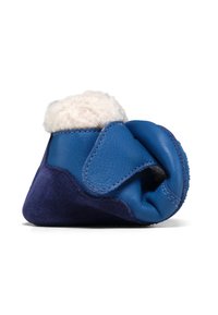 Stivale in pelle e camoscio blu con un morbido rivestimento interno color crema. Presenta una forma arrotondata e un chiusura in velcro per una facile vestibilità.