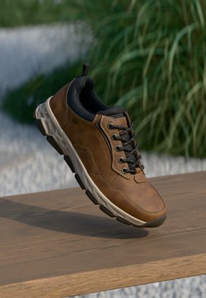 Trainers - nuts