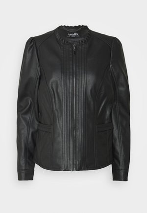 Veste femme en similicuir noir avec zip frontal, coutures verticales et épaules légèrement bouffantes.