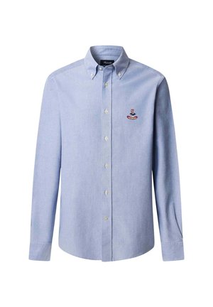 Lichtblauwe longsleeve overhemden met een knoopsluiting en een geborduurd wapen op de linkerkant van de borst.