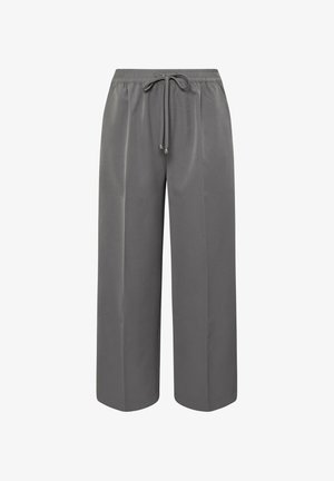 Wijde broek van donkergrijze stof met een elastische tailleband en verstelbaar trekkoord, met een gladde textuur en zonder zichtbare patronen.