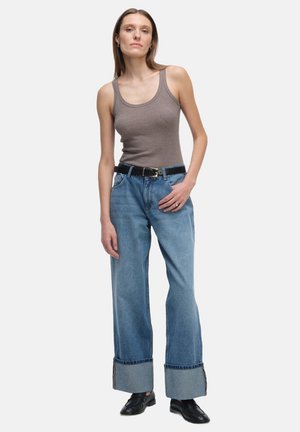 - Jeansy loose fit