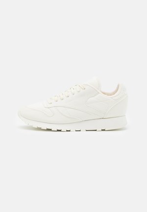 CL LTHR GROW - Sneakersy niskie - white
