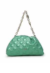 Borsa a tracolla verde trapuntata realizzata in materiale lucido, con catena dorata e motivi floreali impressi sulla superficie.