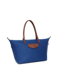 Borsa tote in nylon blu con manici in pelle marrone e una tasca frontale, caratterizzata da una texture liscia e da una forma rettangolare.