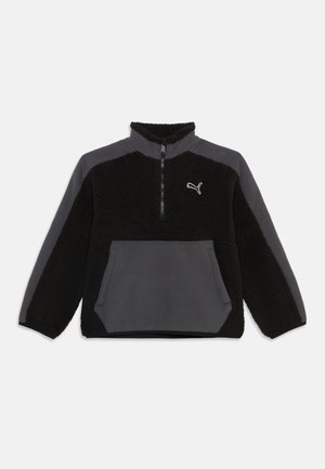 Μαύρο και σκουρόγκρι fleece πουλόβερ με μπροστινή τσέπη καγκουρό, γιακά με μισό φερμουάρ και λευκό λογότυπο Puma στο αριστερό στήθος.