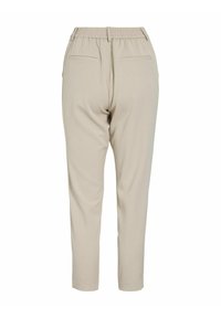 Pantalons beiges avec une coupe décontractée, dotés d'une taille élastique, de deux poches arrière et de jambes effilées. Tissu lisse et design minimaliste.