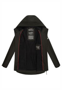 Veste noire avec capuche, présentant des accents rouges, une texture lisse et une fermeture éclair. À l'intérieur, une étiquette et une poche supplémentaire sont visibles.