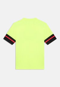 Kirkkaan keltainen lyhythihainen poolopaita, jossa musta- ja punaraidalliset yksityiskohdat hihoissa. Valmistettu sileästä, kevyestä kankaasta.