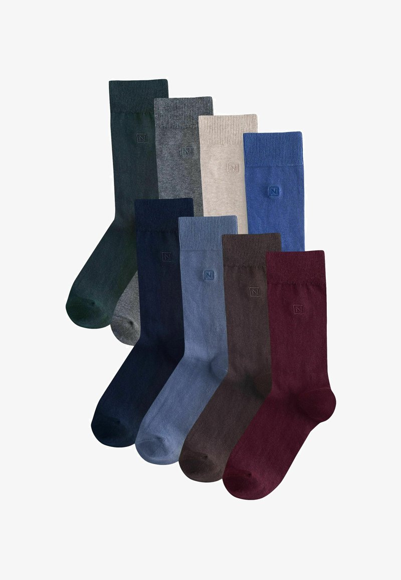 Set di sette paia di calzini crew semplici in verde scuro, grigio, beige, blu, navy, azzurro, marrone e bordeaux, ciascuno con un piccolo logo ricamato.