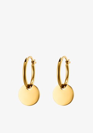 Orecchini a cerchio in oro con pendente a disco circolare. Texture liscia, finitura lucida e un design di chiusura semplice. Aspetto minimalista e moderno.