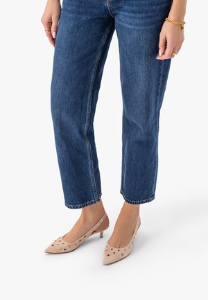 Klasszikus sarkú cipők - pink