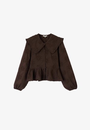 Blouse à manches longues marron foncé avec grand col à volants, broderie florale, boutonnage sur le devant, et ourlet peplum avec poignets froncés.
